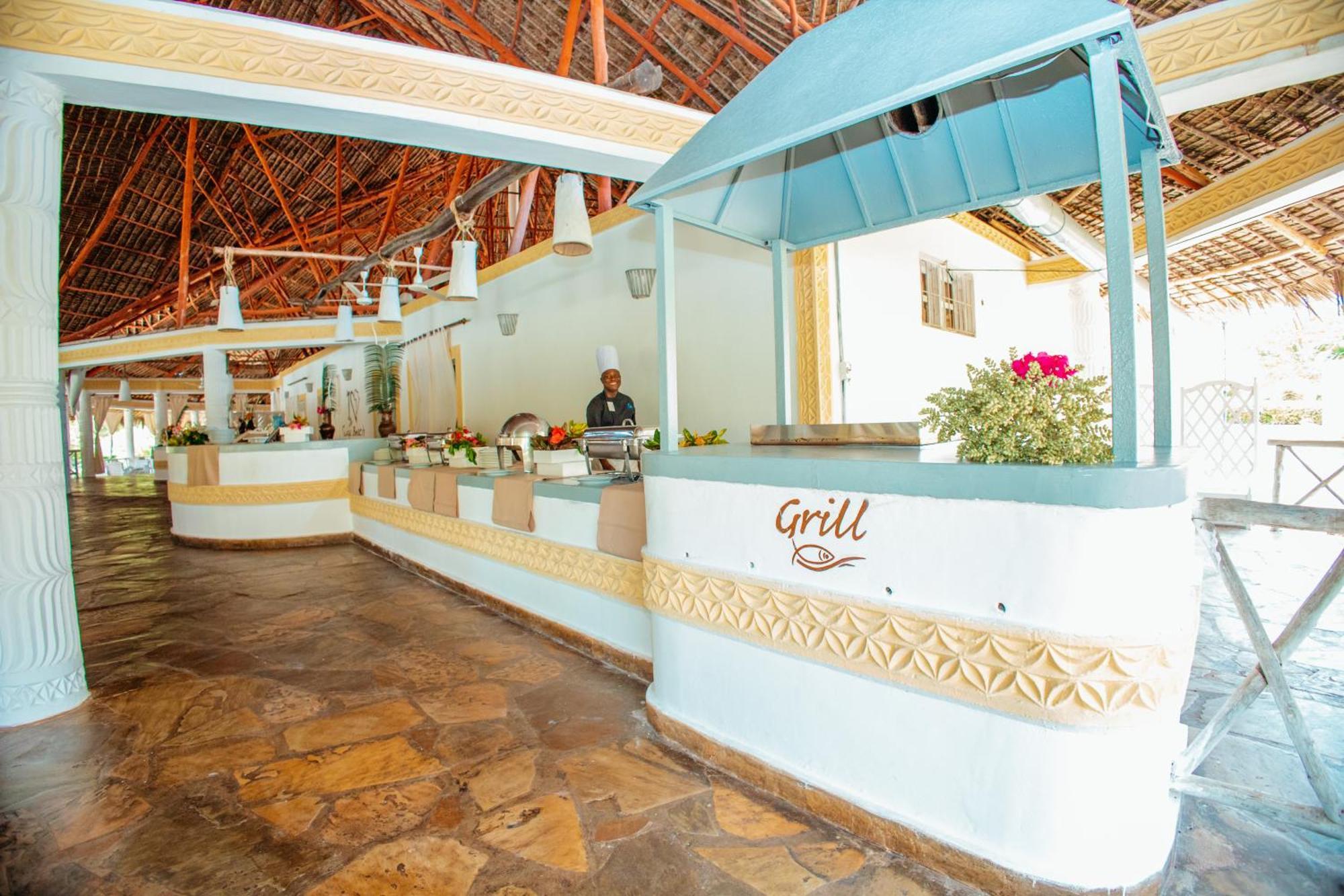 Twiga Beach Resort Watamu Exteriör bild