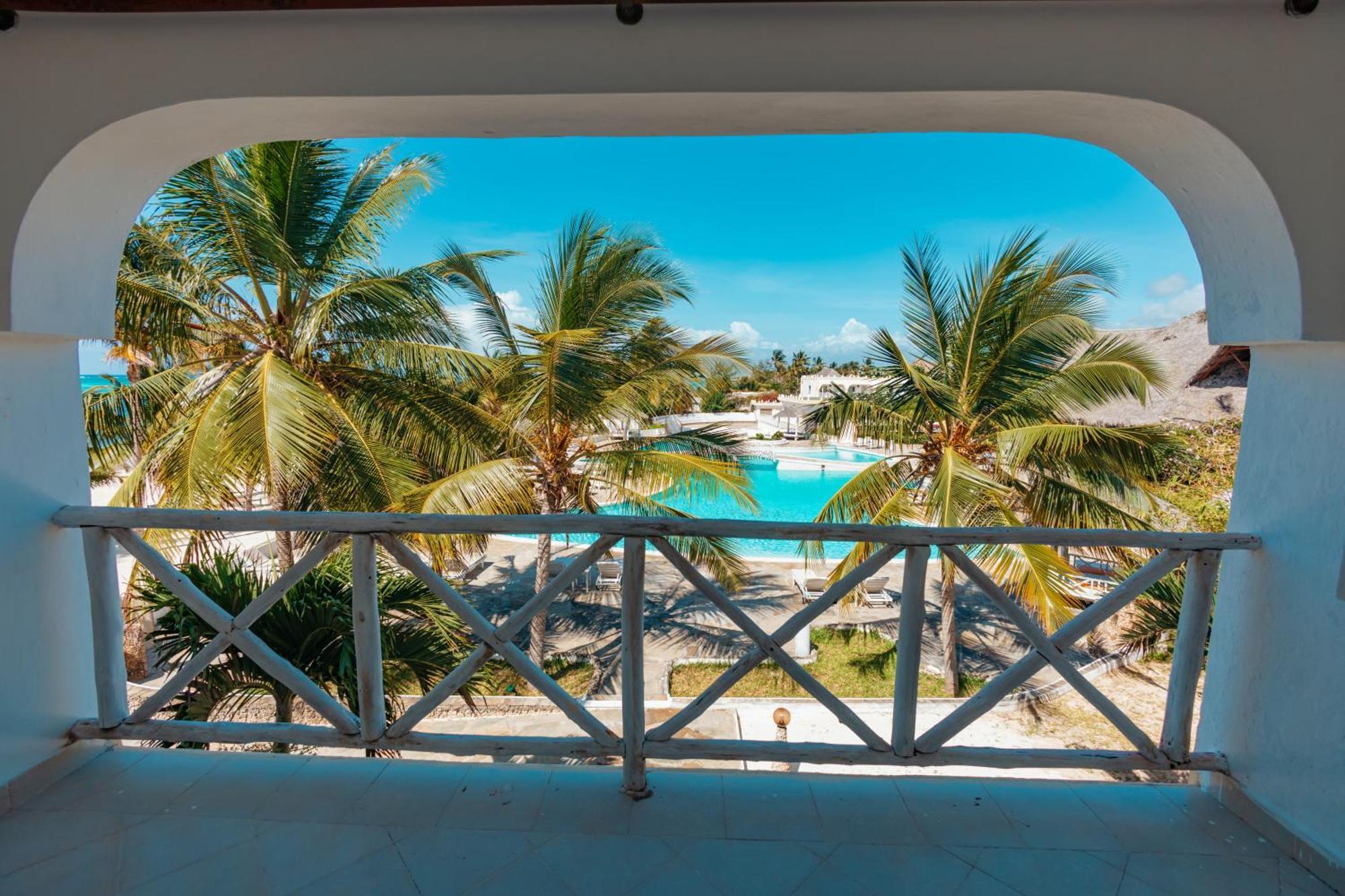 Twiga Beach Resort Watamu Exteriör bild