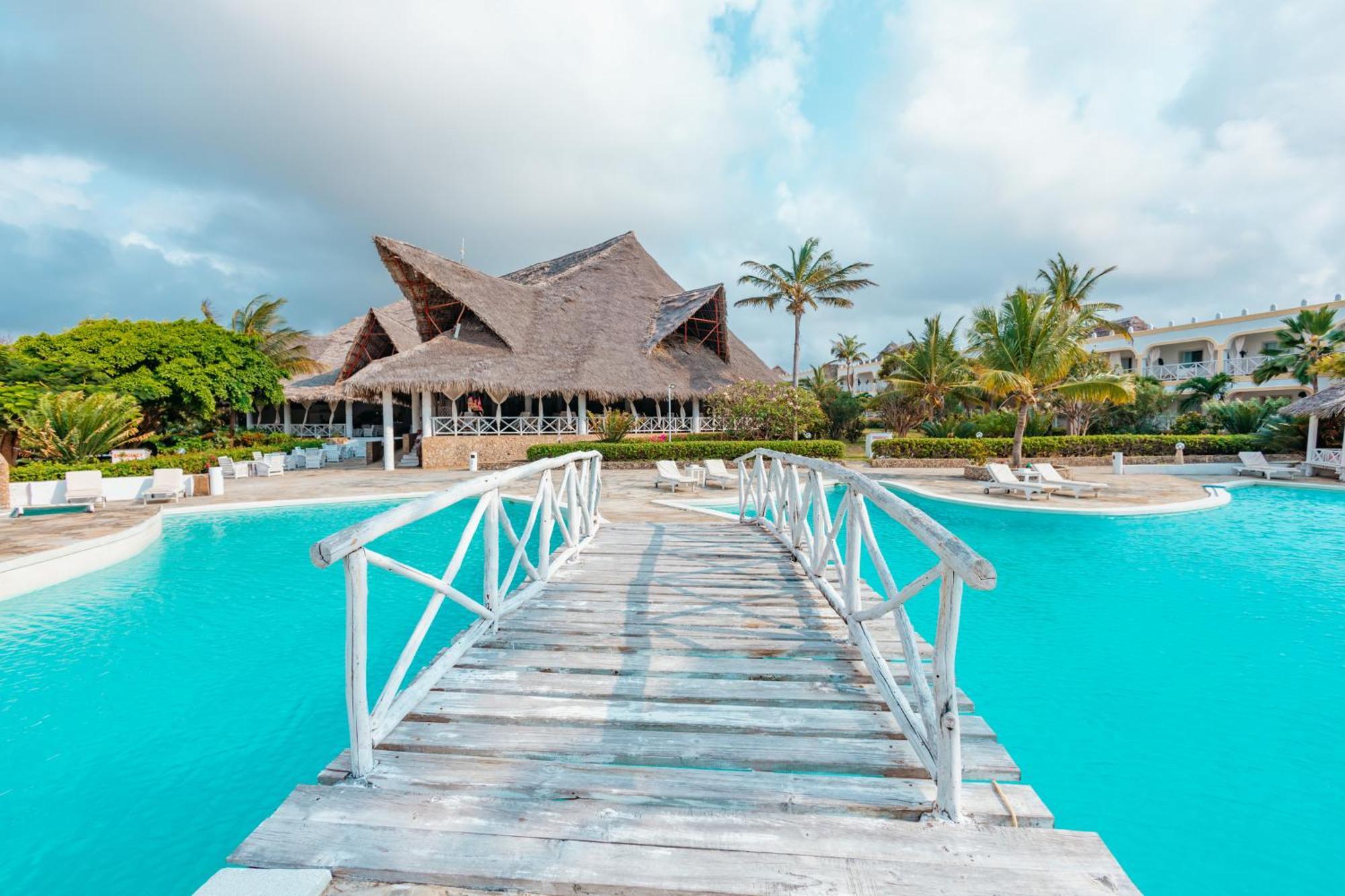 Twiga Beach Resort Watamu Exteriör bild
