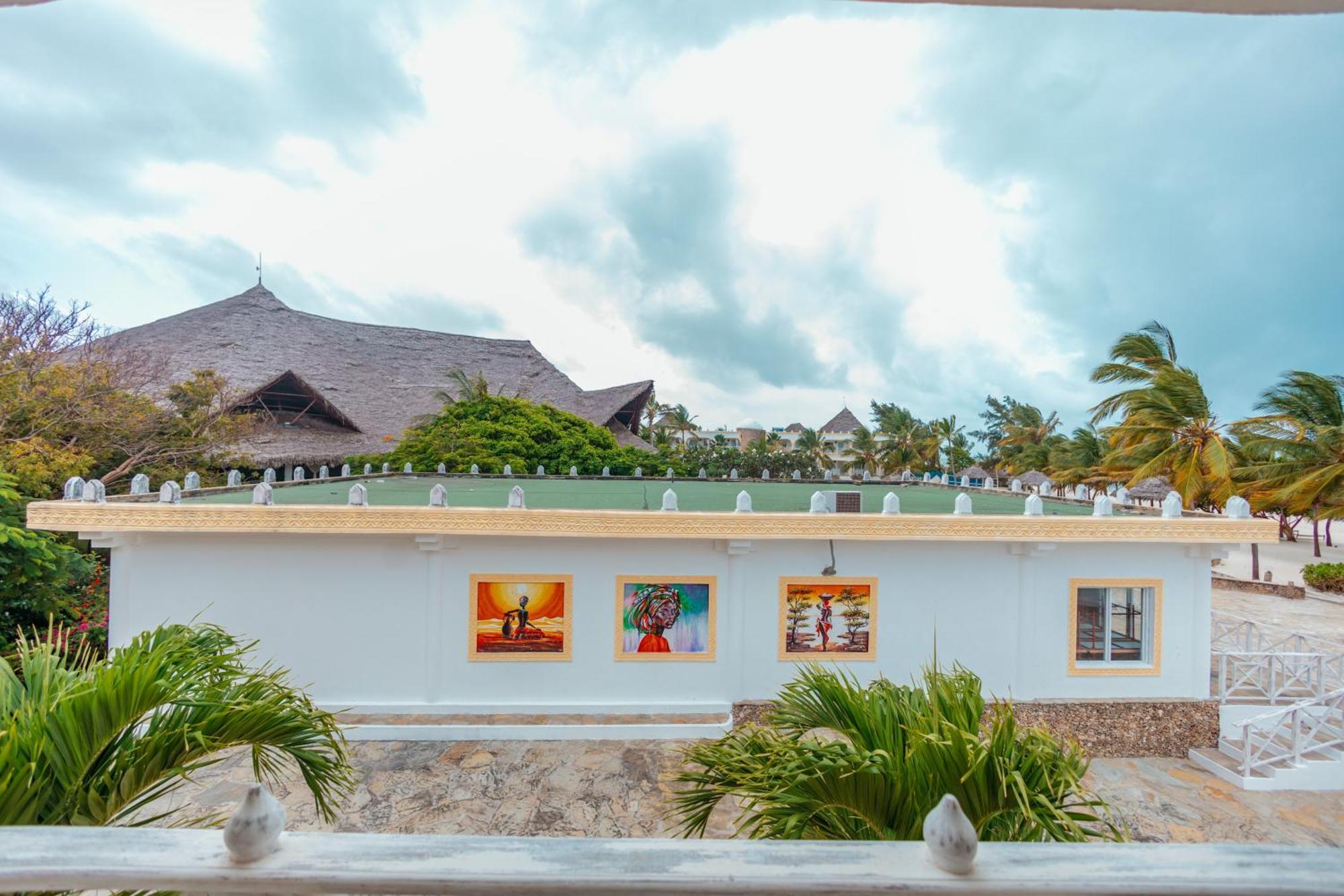 Twiga Beach Resort Watamu Exteriör bild