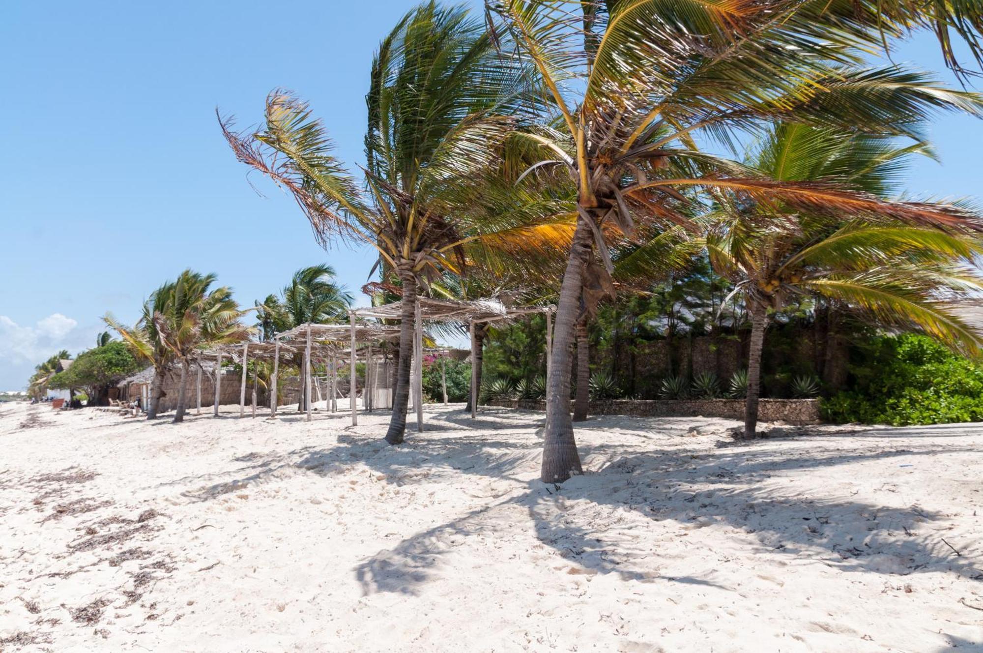 Twiga Beach Resort Watamu Exteriör bild