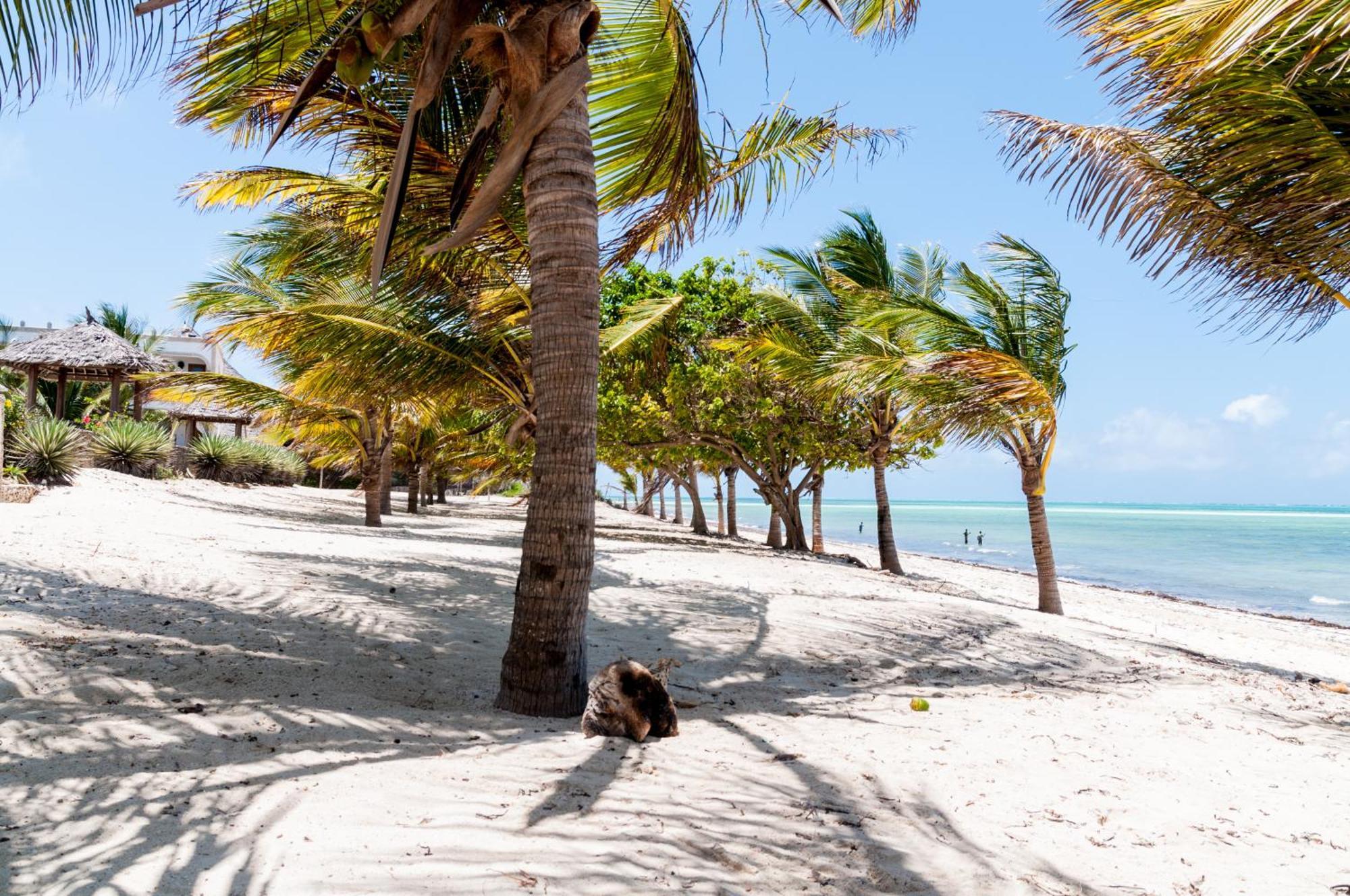 Twiga Beach Resort Watamu Exteriör bild