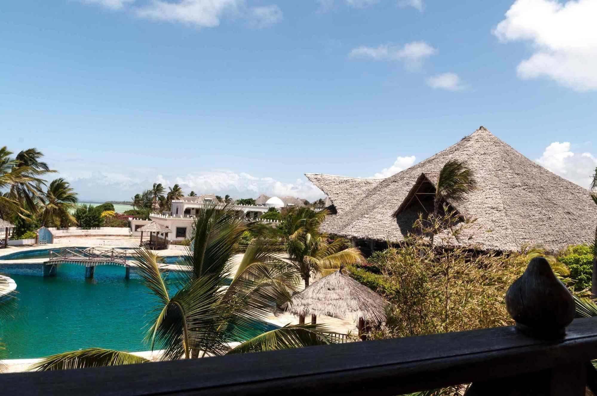 Twiga Beach Resort Watamu Exteriör bild